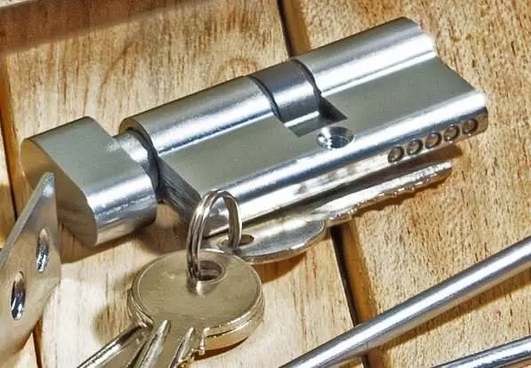 Edinburgh locksmith describes how to avoid lock snapping